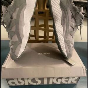 ASICS NEW Tiger Gray Mai Gel Men’s Sz 11 Sneakers
